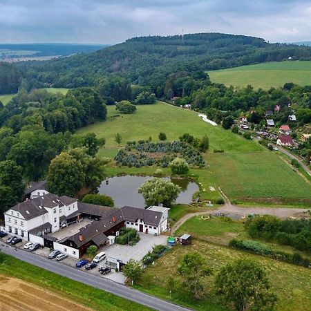 Penzion A Restaurace Belecky Mlyn Pteni Zewnętrze zdjęcie