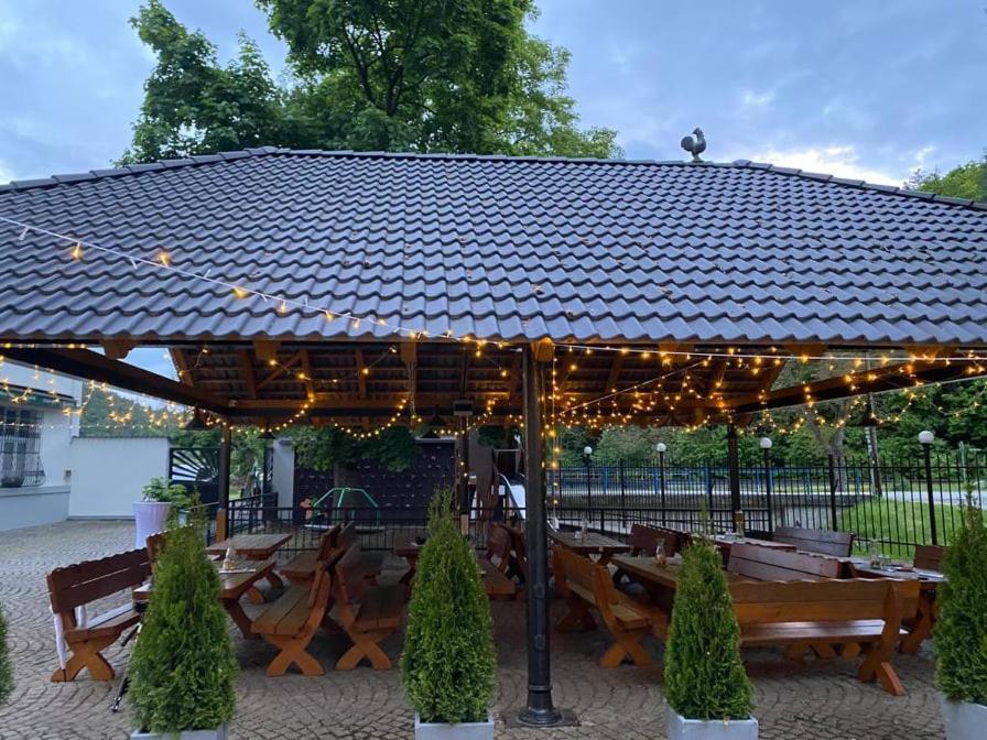 Penzion A Restaurace Belecky Mlyn Pteni Zewnętrze zdjęcie