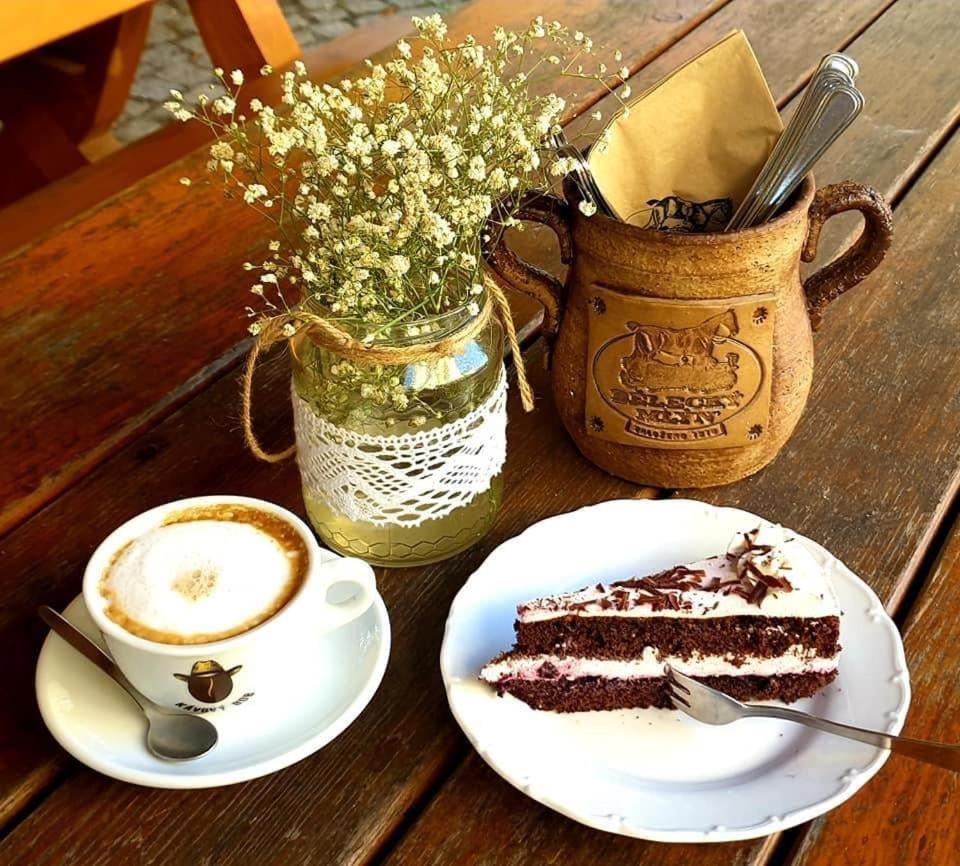 Penzion A Restaurace Belecky Mlyn Pteni Zewnętrze zdjęcie