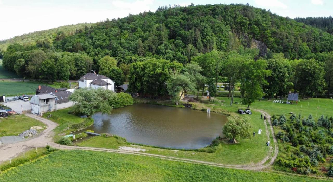 Penzion A Restaurace Belecky Mlyn Pteni Zewnętrze zdjęcie