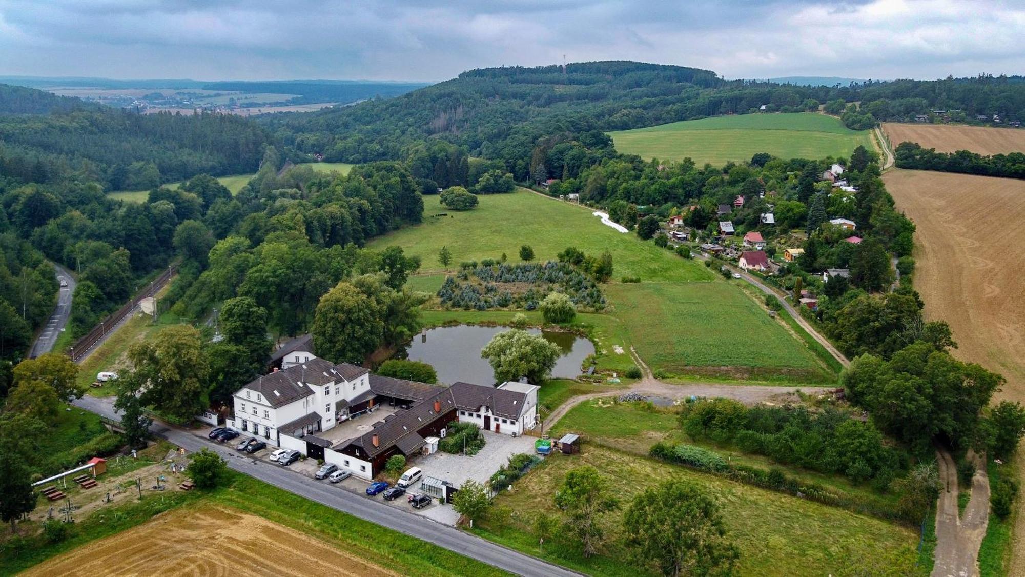 Penzion A Restaurace Belecky Mlyn Pteni Zewnętrze zdjęcie